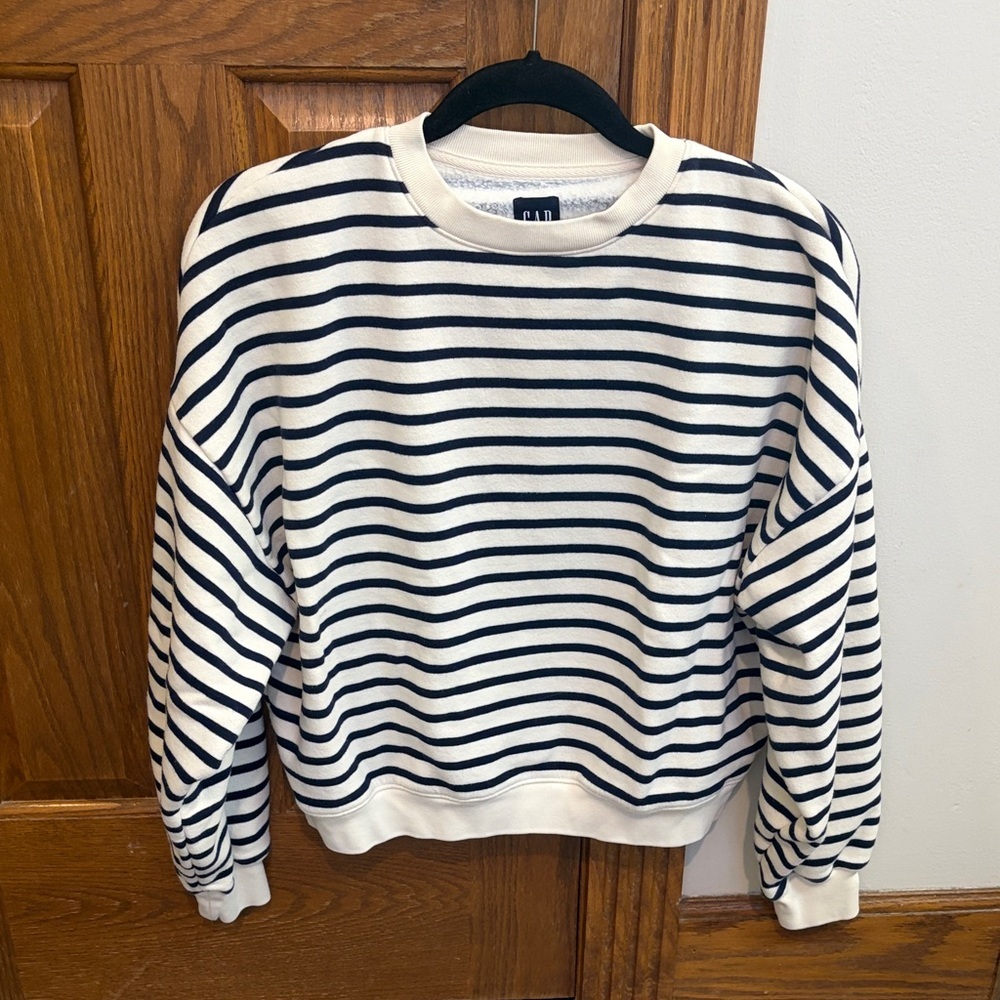GAP Navy & Cream Striped Crewneck Sweatshirt Sporty Athleisure Coastal Preppy